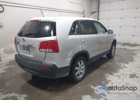 2011 Kia Sorento Lx z USA, uszkodzony, nr VIN 5XYKTCA10BG163690